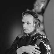 Brian Eno frönte 1974 dem Glamrock