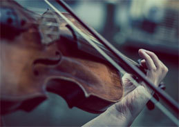 Die Violinistin Janine Jansen übernimmt den Solopart