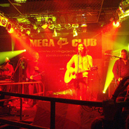 Die Band bei einem Auftritt von 2004