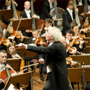 Die Berliner Philharmoniker mit Chefdirigent Simon Rattle eröffnen die neue Spielzeit - 2018 wird der Brite von Kirill Petrenko am Pult abgelöst