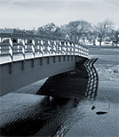 Kommissarin Rita Aitzinger entdeckt eine Leiche am Ufer und muss nun gegen einen Serienkiller ermitteln