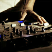 DJ Mad serviert aktuelle Hits, absolute Geheimtipps und freshe Nonstop-Mixtapes bei N-Joy
