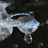 Die Schneekönigin lässt Kais Herz zu Eis gefrieren. 