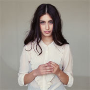 Mit ihren zarten 21 Jahren landete die deutsch-türkische Sängerin Elif mit dem Album "Unter meiner Haut" bereits einen Charterfolg