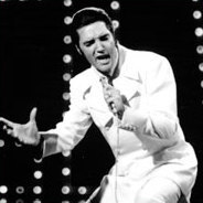 Bis heute pilgern Elvis-Fans zu dessen ehemaligem Anwesen, der Villa Graceland in Memphis, Tennessee