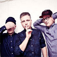 Dass Fettes Brot hervorragende Entertainer sind, beweisen sie nun auch bei ihrer Ratgeber-Show im Radio