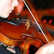Solistin des Abends ist die Violinistin Julia Fischer