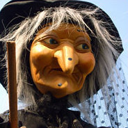 Jakob ahnt nicht, dass die grässliche Alte, der er die Kohlköpfe vom Markt nach Hause tragen muss, die böse Fee Kräuterweis ist