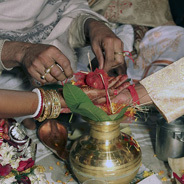 Indische Hochzeiten sind sehr schmuckvoll