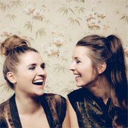 Familiär und musikalisch verbunden: Zusammen sind die Schwestern Josepha und Cosima Carl das Indie-Pop-Duo Joco