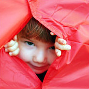 Alfons hat sein Zimmer in einen mittelalterlichen Ort verwandelt