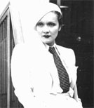 Der Kontakt zwischen Ute Lemper und der Legende Marlene Dietrich.