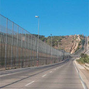 Der Grenzzaun von Melilla ist sechs Meter hoch