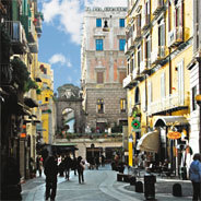 Die Straßen von Neapel werden in der Vorosterzeit auf den Kopf gestellt