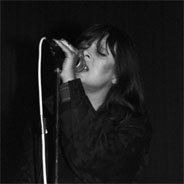 Nico bei einem Auftritt im Jahre 1985, drei Jahre vor ihrem Tod