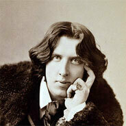 Oscar Wilde kritisiert die Gesellschaft des 19. Jahrhunderts und nimmt die Leute auf den Arm