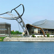 Der "Pavillon der Hoffnung" auf dem Expogelände in Hannover wird heute für Gottesdienste genutzt - wie sieht es mit den Entwicklungsprojekten der Weltausstellung 2000 aus?