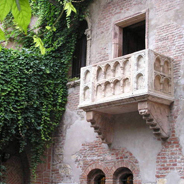Auf diesem Balkon in Verona soll angeblich die ursprüngliche Julia auf ihren Romeo gewartet haben