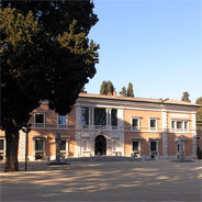 In der Villa Massimo in Rom, einer Einrichtung für deutsche Kunst-Stipendiaten, ereignen sich drei bizarre Morde  