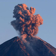 Mit Vulkanausbrüchen reisen die Feuergeister hinauf