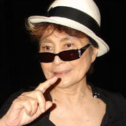 Nach John Lennons Tod kümmerte sich Yoko Ono um seinen musikalischen Nachlass